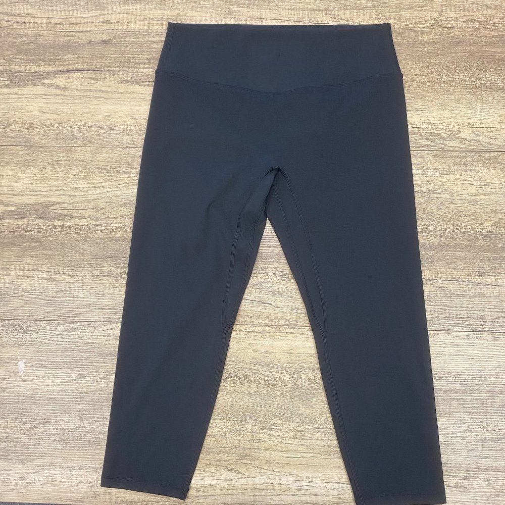 Effortless Classic Capris- Black